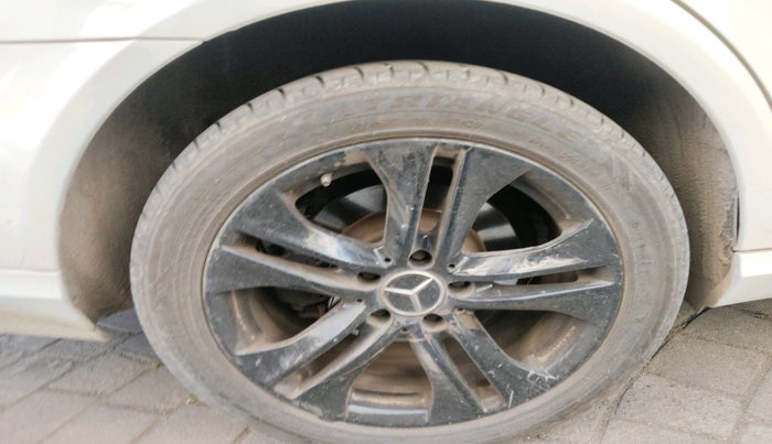 2011 Mercedes Benz Ml Class 350 CDI, Diesel, Automatic, 1,17,867 km, tyre