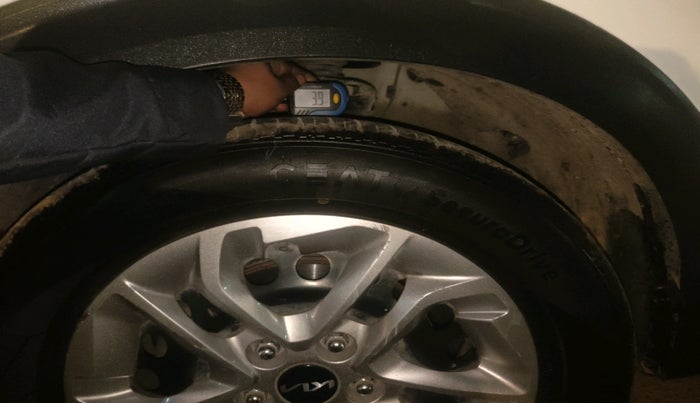 2023 KIA CARENS PREMIUM 1.5 PETROL 7 STR, Petrol, Manual, 29,709 km, tyre