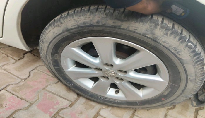 2014 Toyota Corolla Altis G AT PETROL, Petrol, Automatic, 74,668 km, tyre