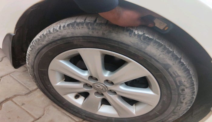 2014 Toyota Corolla Altis G AT PETROL, Petrol, Automatic, 74,668 km, tyre