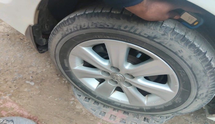 2014 Toyota Corolla Altis G AT PETROL, Petrol, Automatic, 74,668 km, tyre