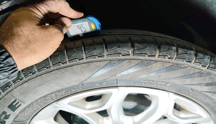 2016 Ford Ecosport TITANIUM 1.5L DIESEL, Diesel, Manual, 1,11,888 km, tyre