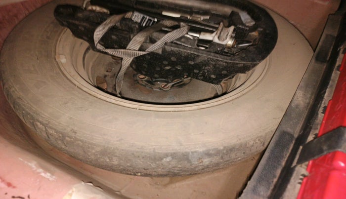 2011 Volkswagen Polo TRENDLINE 1.2L DIESEL, Diesel, Manual, 1,22,726 km, tyre