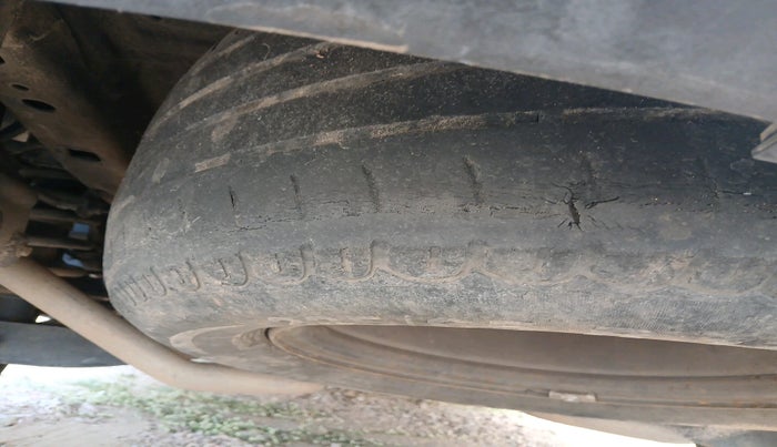 2016 Mahindra XUV500 W10 1.99, Diesel, Manual, 1,08,288 km, tyre