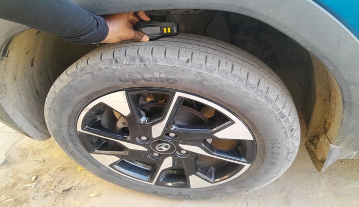 2021 Tata PUNCH CREATIVE  1.2 RTN DUAL TONE, Petrol, Manual, 53,918 km, tyre