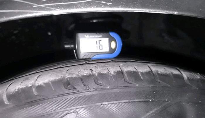 2018 Maruti Swift VXI AMT, Petrol, Automatic, 94,894 km, tyre