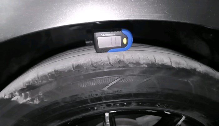 2018 Maruti Swift VXI AMT, Petrol, Automatic, 94,894 km, tyre