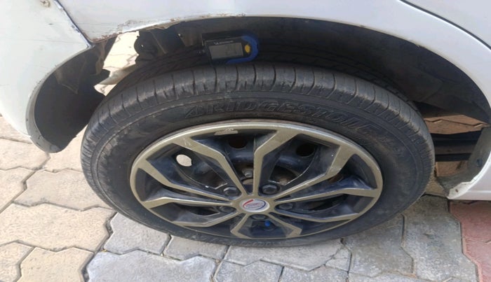 2010 Maruti Wagon R 1.0 VXI, Petrol, Manual, 1,24,231 km, tyre