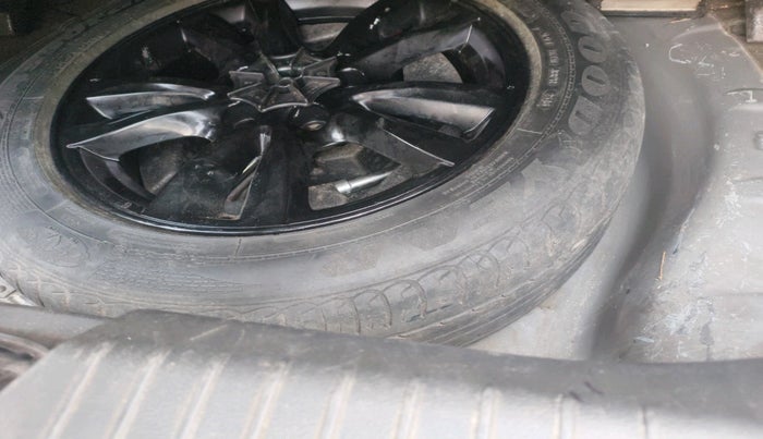 2015 Chevrolet Cruze LTZ, Diesel, Manual, 1,32,204 km, tyre