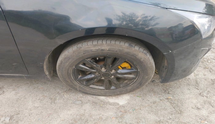 2015 Chevrolet Cruze LTZ, Diesel, Manual, 1,32,204 km, tyre