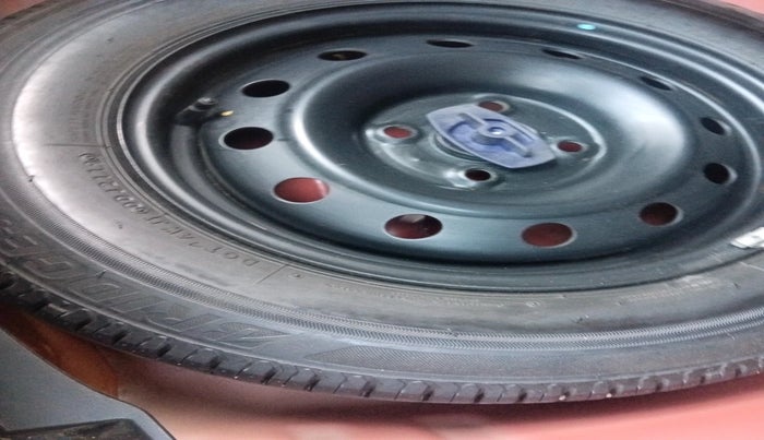 2019 Maruti Swift VXI, Petrol, Manual, 51,485 km, tyre