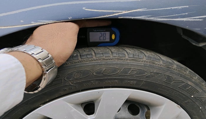 2014 Hyundai Grand i10 MAGNA 1.2 KAPPA VTVT, Petrol, Manual, 1,01,897 km, tyre