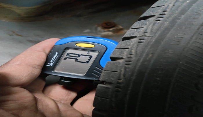 2014 Hyundai Grand i10 MAGNA 1.2 KAPPA VTVT, Petrol, Manual, 1,01,897 km, tyre