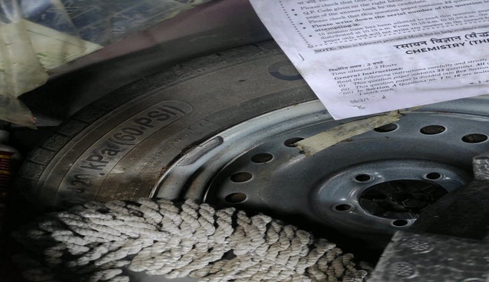 2023 Mahindra XUV300 W6 1.2 PETROL, Petrol, Manual, 33,939 km, tyre