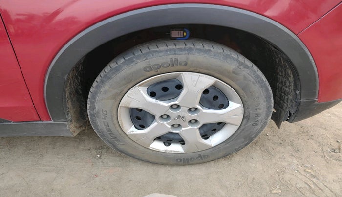 2023 Mahindra XUV300 W6 1.2 PETROL, Petrol, Manual, 33,939 km, tyre