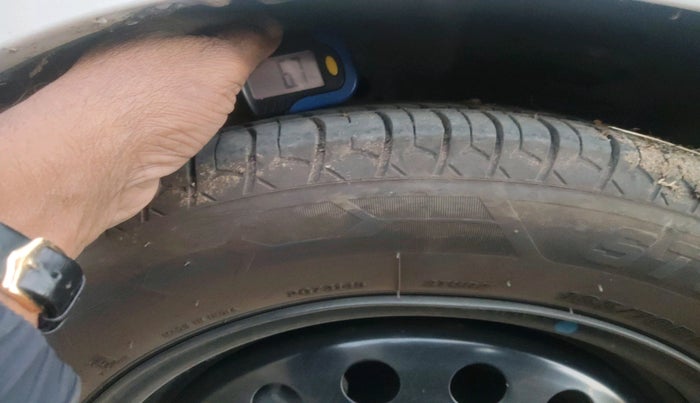 2017 Maruti Wagon R 1.0 VXI AMT, Petrol, Automatic, 27,795 km, tyre