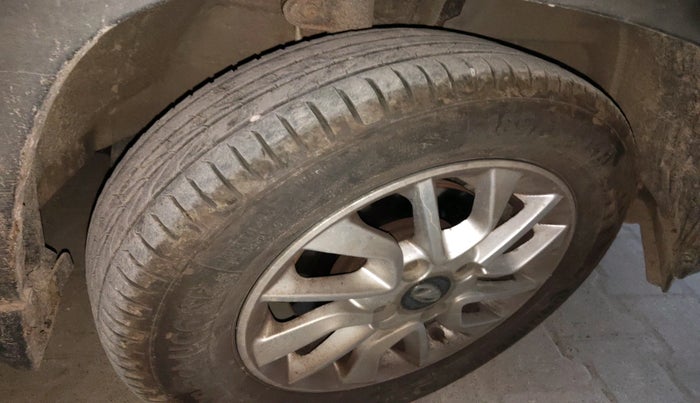 2016 Mahindra Kuv100 K8 D 6 STR, Diesel, Manual, 98,454 km, tyre