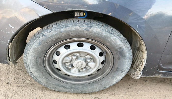 2015 Hyundai Eon ERA +, Petrol, Manual, 1,62,257 km, tyre