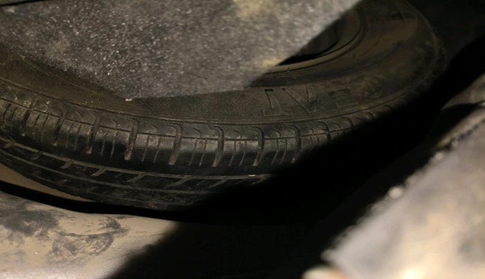 2015 Hyundai Eon ERA +, Petrol, Manual, 1,62,257 km, tyre