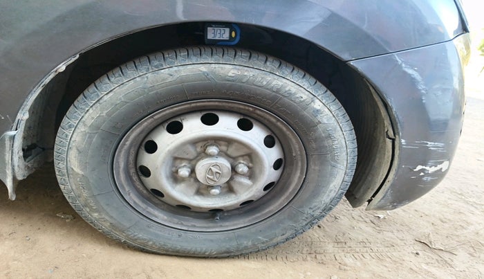 2015 Hyundai Eon ERA +, Petrol, Manual, 1,62,257 km, tyre