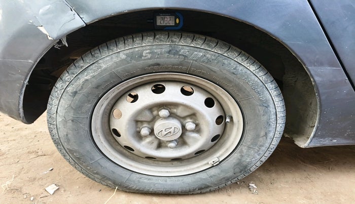 2015 Hyundai Eon ERA +, Petrol, Manual, 1,62,257 km, tyre