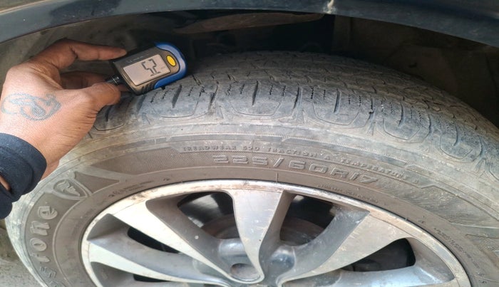 2011 Renault Koleos 4x4 AT, Diesel, Automatic, 1,44,242 km, tyre