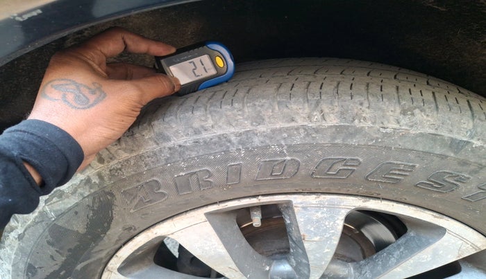 2011 Renault Koleos 4x4 AT, Diesel, Automatic, 1,44,242 km, tyre