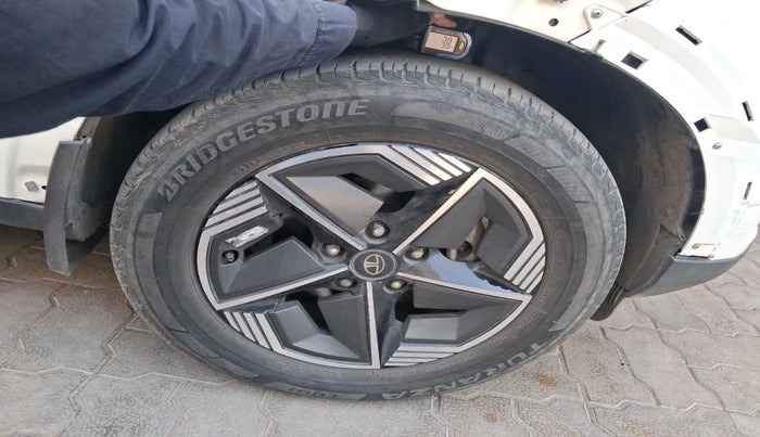 2023 Tata NEXON CREATIVE AMT 1.5 DIESEL, Diesel, Automatic, 40,143 km, tyre