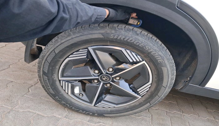 2023 Tata NEXON CREATIVE AMT 1.5 DIESEL, Diesel, Automatic, 40,143 km, tyre