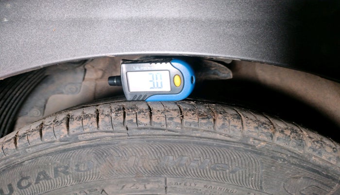 2012 Hyundai Eon D-LITE+, Petrol, Manual, 1,10,374 km, tyre