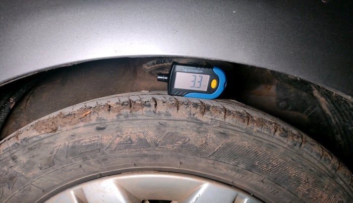 2012 Hyundai Eon D-LITE+, Petrol, Manual, 1,10,374 km, tyre