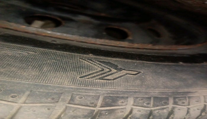 2011 Maruti Swift LXI, Petrol, Manual, 1,01,833 km, tyre