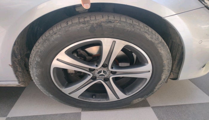 2020 Mercedes Benz E Class E 220 D, Diesel, Automatic, 74,945 km, tyre