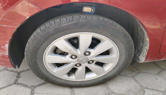 2015 Hyundai Xcent SX 1.2, Petrol, Manual, 1,29,958 km, tyre