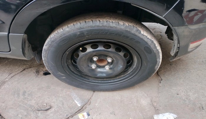 2013 Ford Ecosport AMBIENTE 1.5L DIESEL, Diesel, Manual, 1,16,391 km, tyre