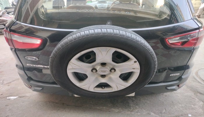 2013 Ford Ecosport AMBIENTE 1.5L DIESEL, Diesel, Manual, 1,16,391 km, tyre