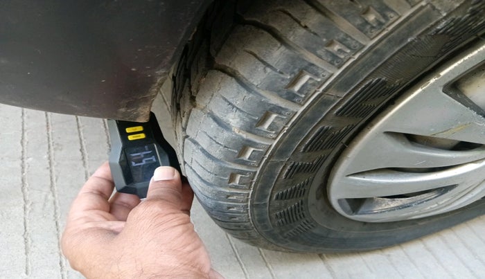 2010 Maruti Alto LXI, Petrol, Manual, 1,06,911 km, tyre