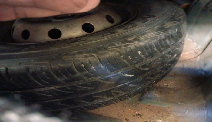 2010 Maruti Alto LXI, Petrol, Manual, 1,06,911 km, tyre