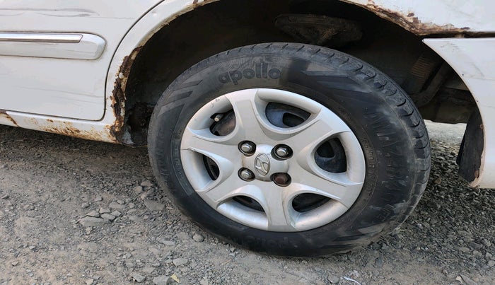 2011 Hyundai Accent GLE, Petrol, Manual, 1,37,460 km, tyre