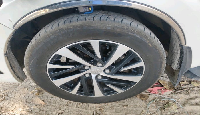 2021 Toyota Innova Crysta 2.4 ZX AT 7 STR, Diesel, Automatic, 44,876 km, tyre