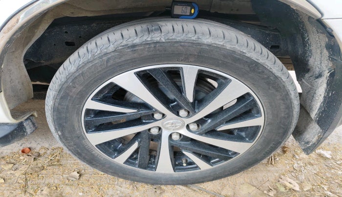 2021 Toyota Innova Crysta 2.4 ZX AT 7 STR, Diesel, Automatic, 44,876 km, tyre