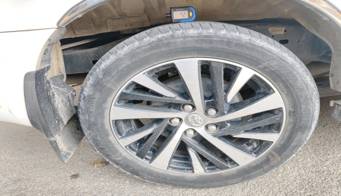 2021 Toyota Innova Crysta 2.4 ZX AT 7 STR, Diesel, Automatic, 44,876 km, tyre