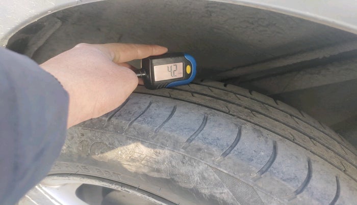 2014 Honda Mobilio 1.5L I-DTEC S, Diesel, Manual, 1,76,060 km, tyre