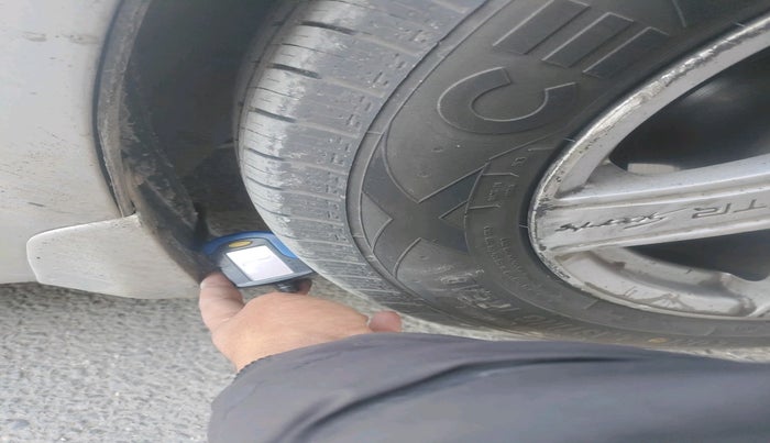 2014 Honda Mobilio 1.5L I-DTEC S, Diesel, Manual, 1,76,060 km, tyre