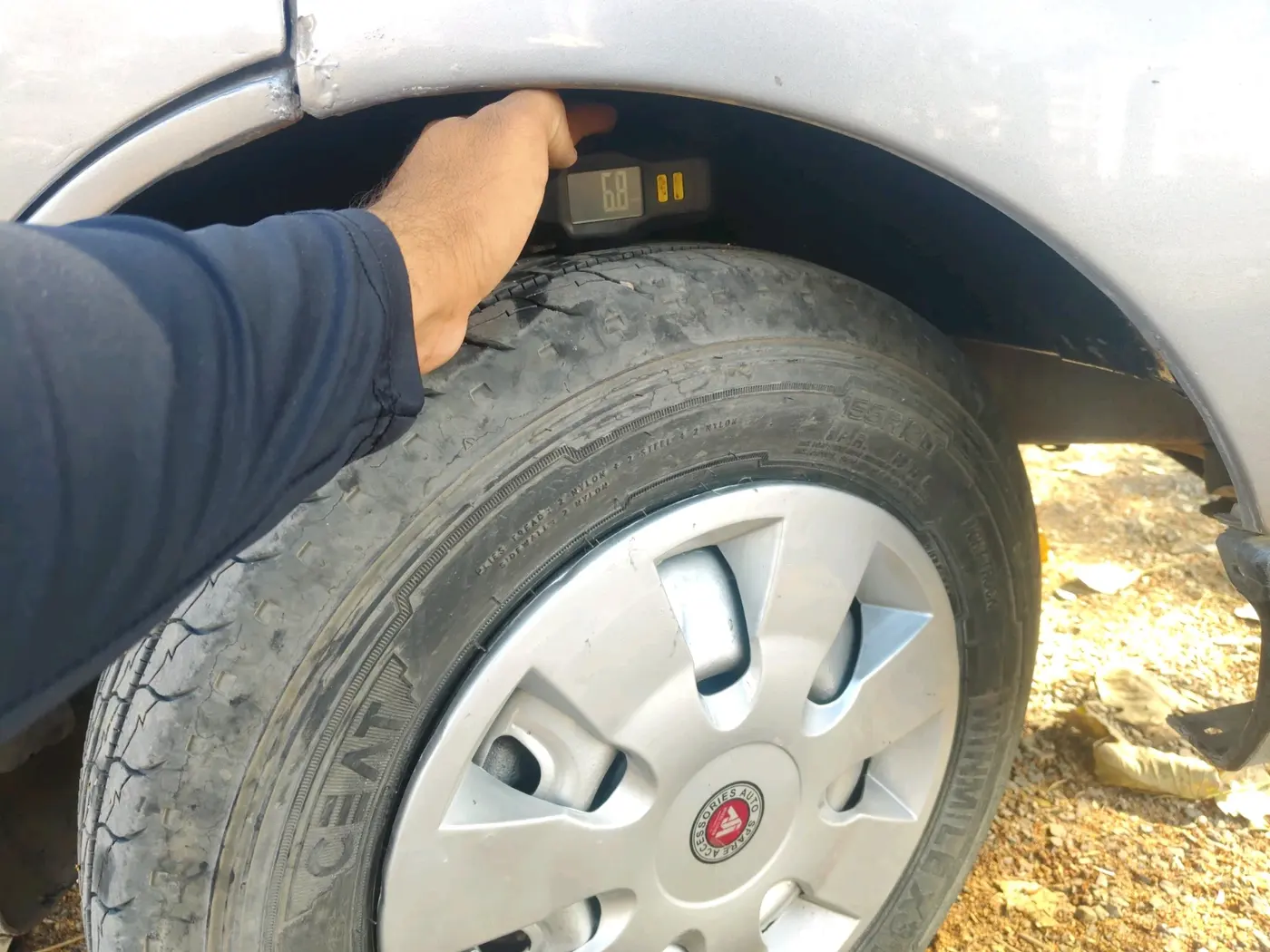 2015 Maruti Eeco 5 STR WITH A/C+HTR, Petrol, Manual, 74,374 km, tyre