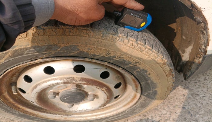 2013 Maruti Wagon R 1.0 LXI CNG, Petrol, Manual, 1,23,564 km, tyre