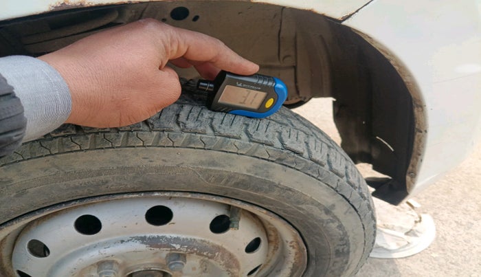 2013 Maruti Wagon R 1.0 LXI CNG, Petrol, Manual, 1,23,564 km, tyre