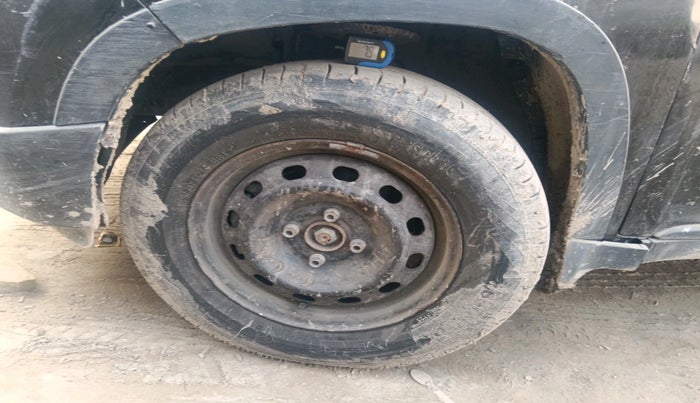 2016 Mahindra Kuv100 K8 6 STR, Petrol, Manual, 1,02,870 km, tyre