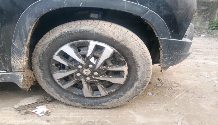 2016 Mahindra Kuv100 K8 6 STR, Petrol, Manual, 1,02,870 km, tyre