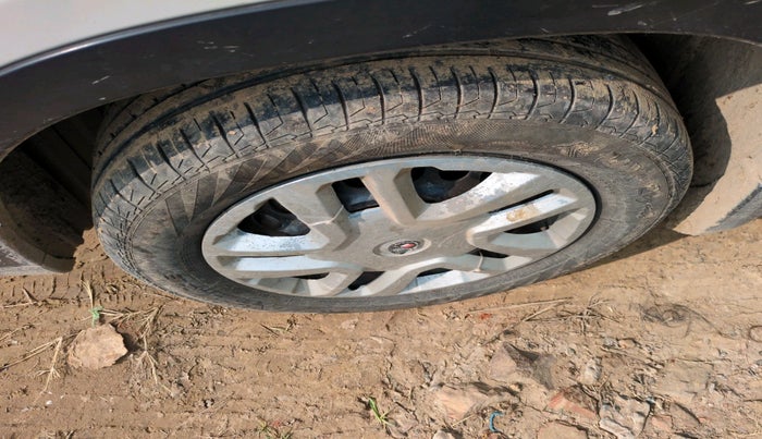 2018 Maruti Vitara Brezza VDI (O), Diesel, Manual, 1,17,573 km, tyre